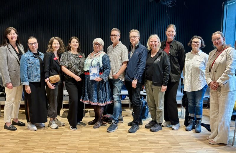 Gruppebilde av deltakerne på Arctic Art Summit i Umeå 15.juni.