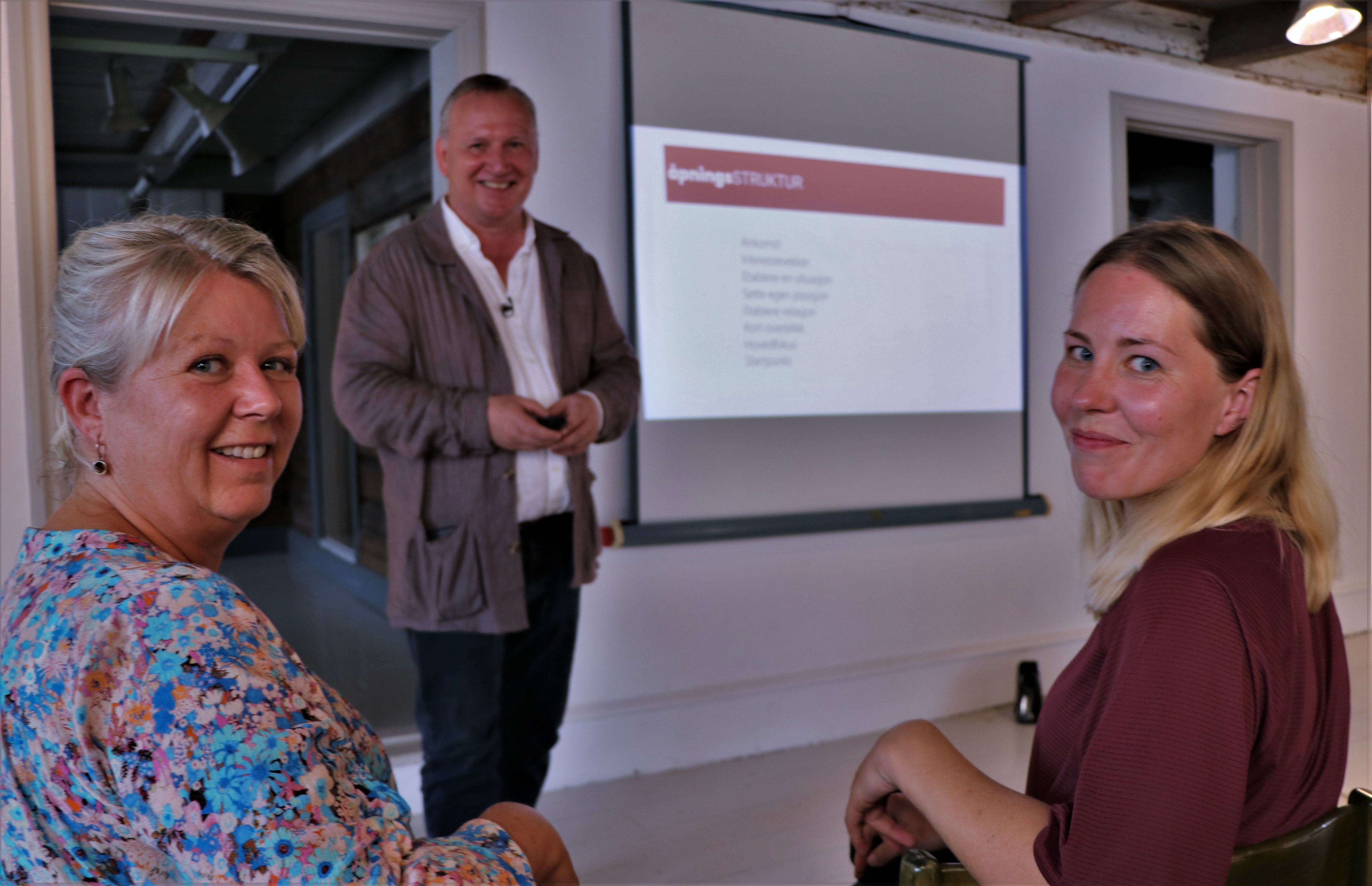 Marlene Imre (t.v.) og Ågot Bugge på kurs med Terje Lindberg som kursholder..