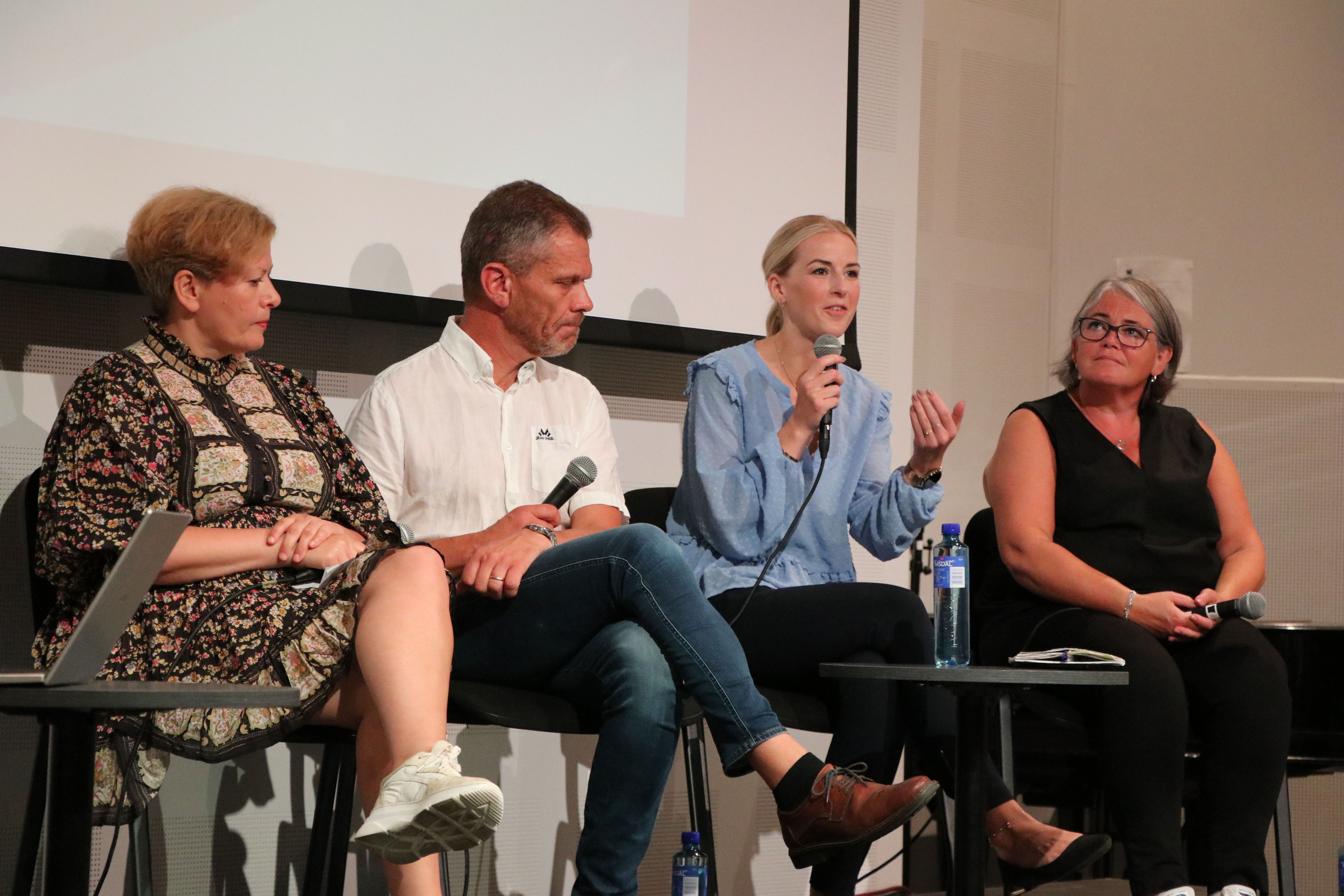 Debattanter: Helga Pedersen (f.v.), Stein Halvorsen, Elise Waagen og Kari-Anne Jønnes.